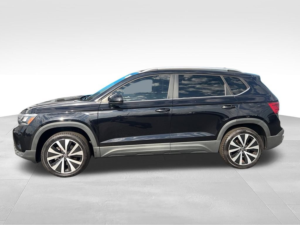 Used 2022 Volkswagen Taos SE FWD image 4