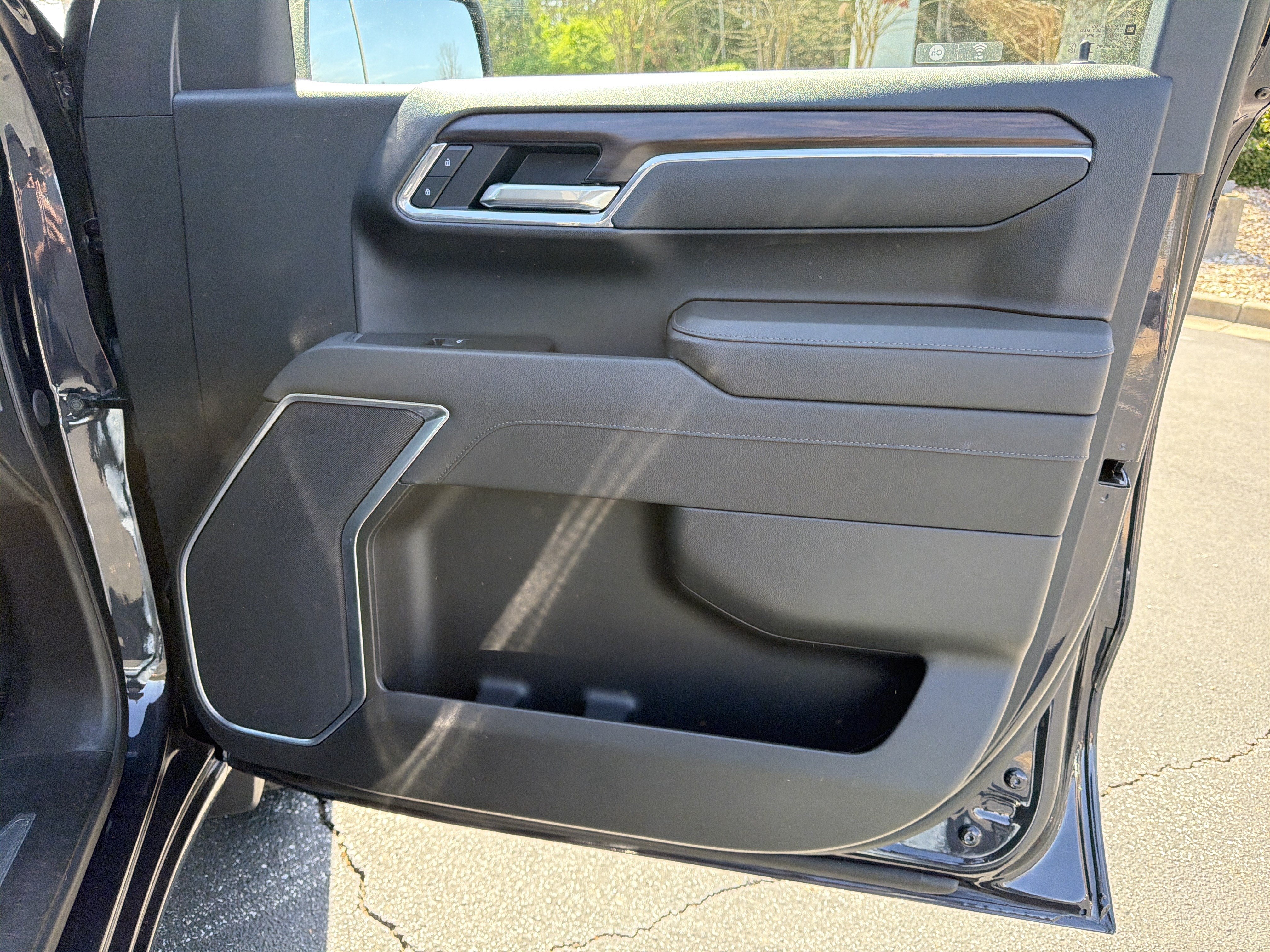Used 2025 GMC Sierra 1500 SLT AWD/4WD image 14