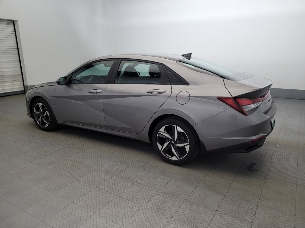 Used 2023 Hyundai Elantra SEL w/ Convenience Package image 3