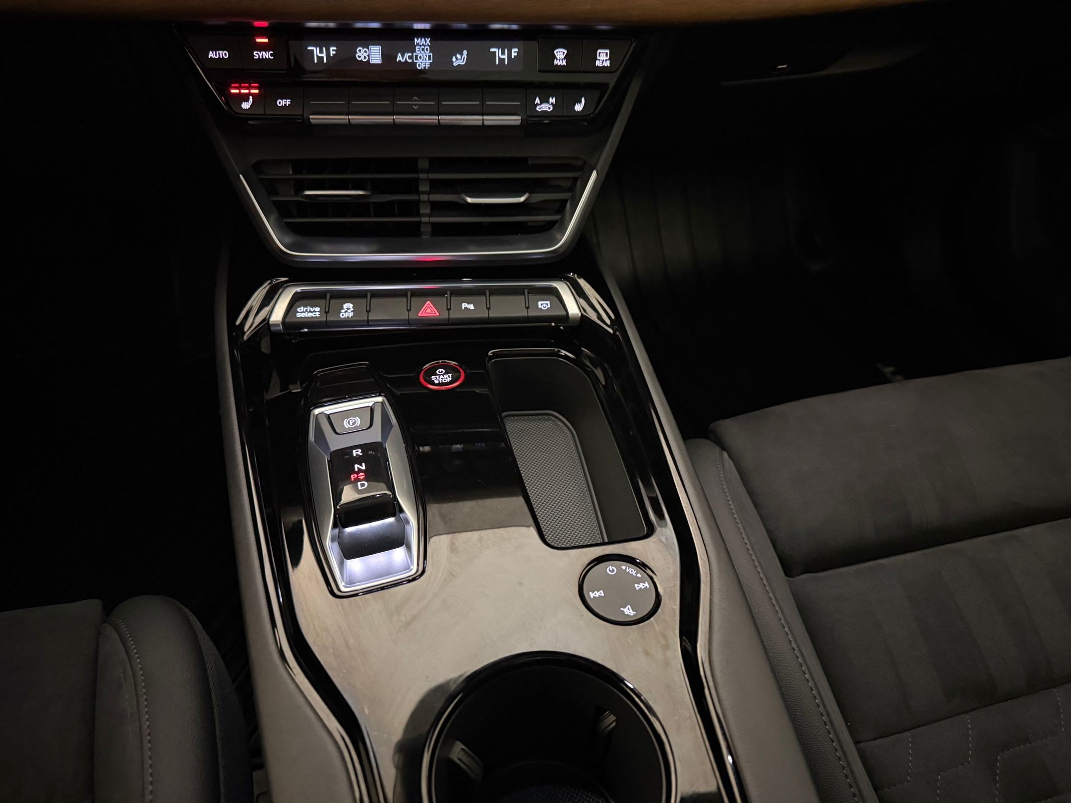 Used 2023 Audi e-tron GT Premium Plus AWD/4WD image 17