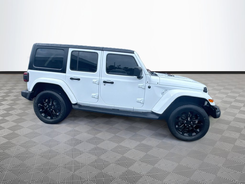 Used 2023 Jeep Wrangler Unlimited Sahara AWD/4WD image 5