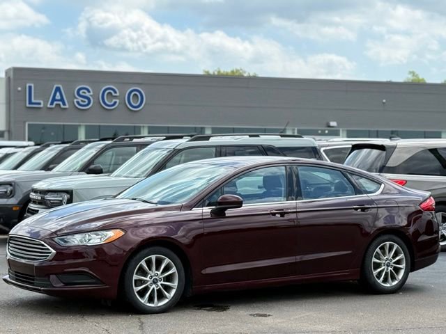 Used 2017 Ford Fusion SE w/ Fusion SE Technology Package