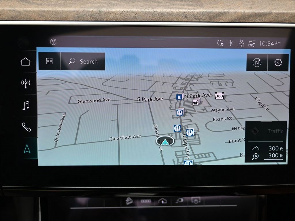 Used 2022 Audi e-tron Premium Plus w/ Premium Plus Package image 24