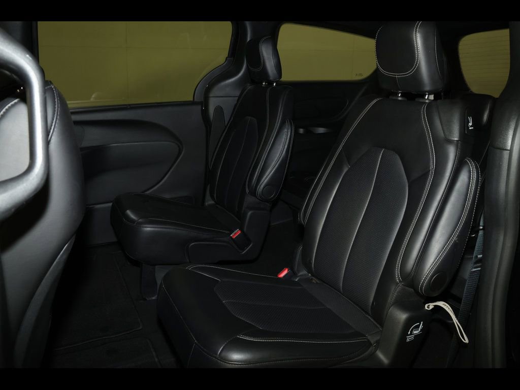 Used 2025 Chrysler Pacifica Select FWD image 28