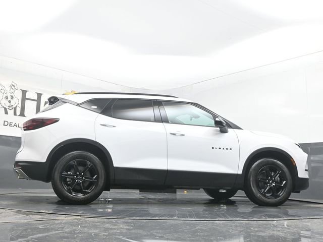 New 2025 Chevrolet Blazer LT w/ Midnight/Sport Edition image 31