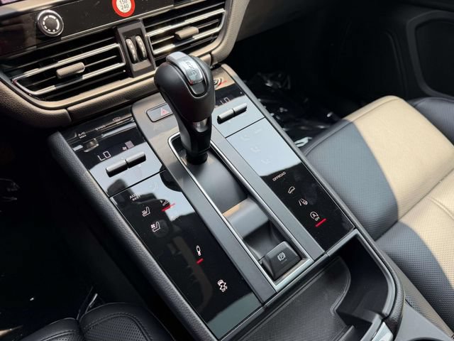 Certified 2023 Porsche Macan S AWD/4WD image 24