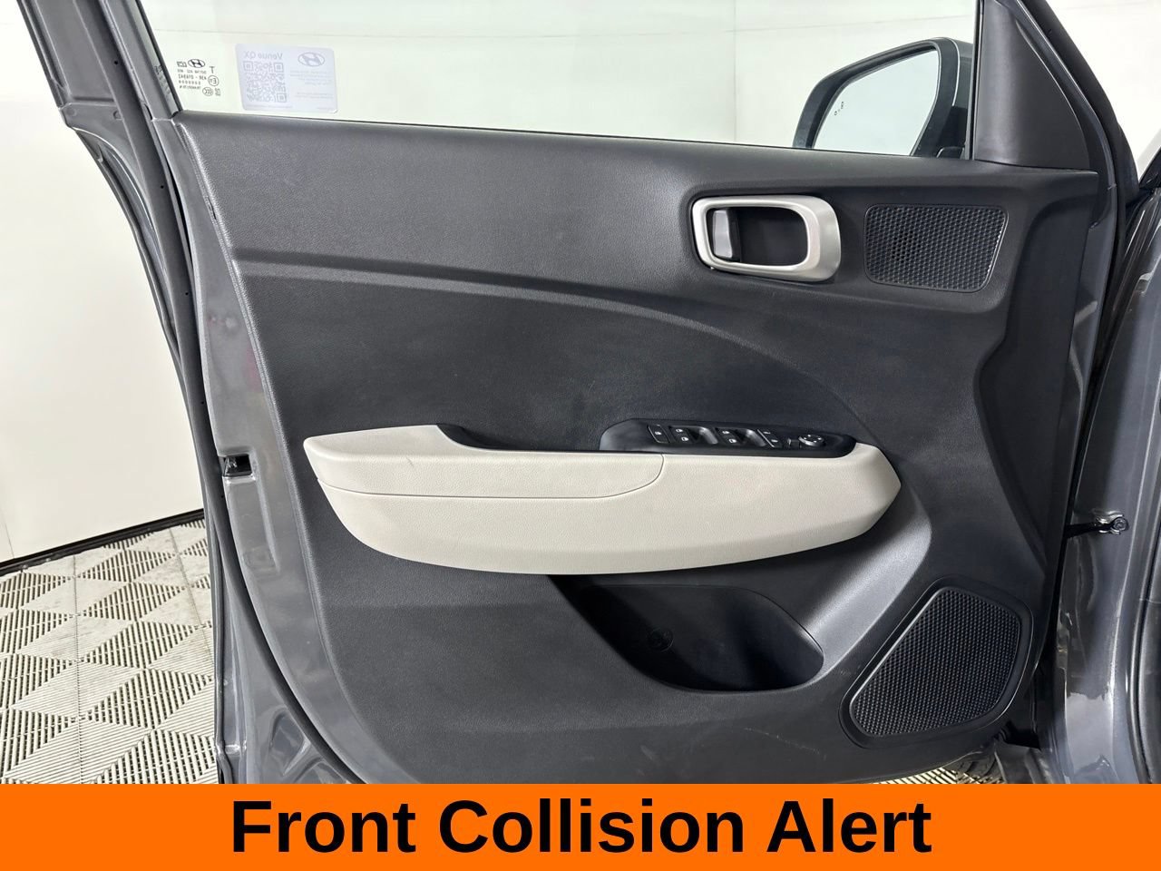 Used 2025 Hyundai Venue SEL FWD image 11