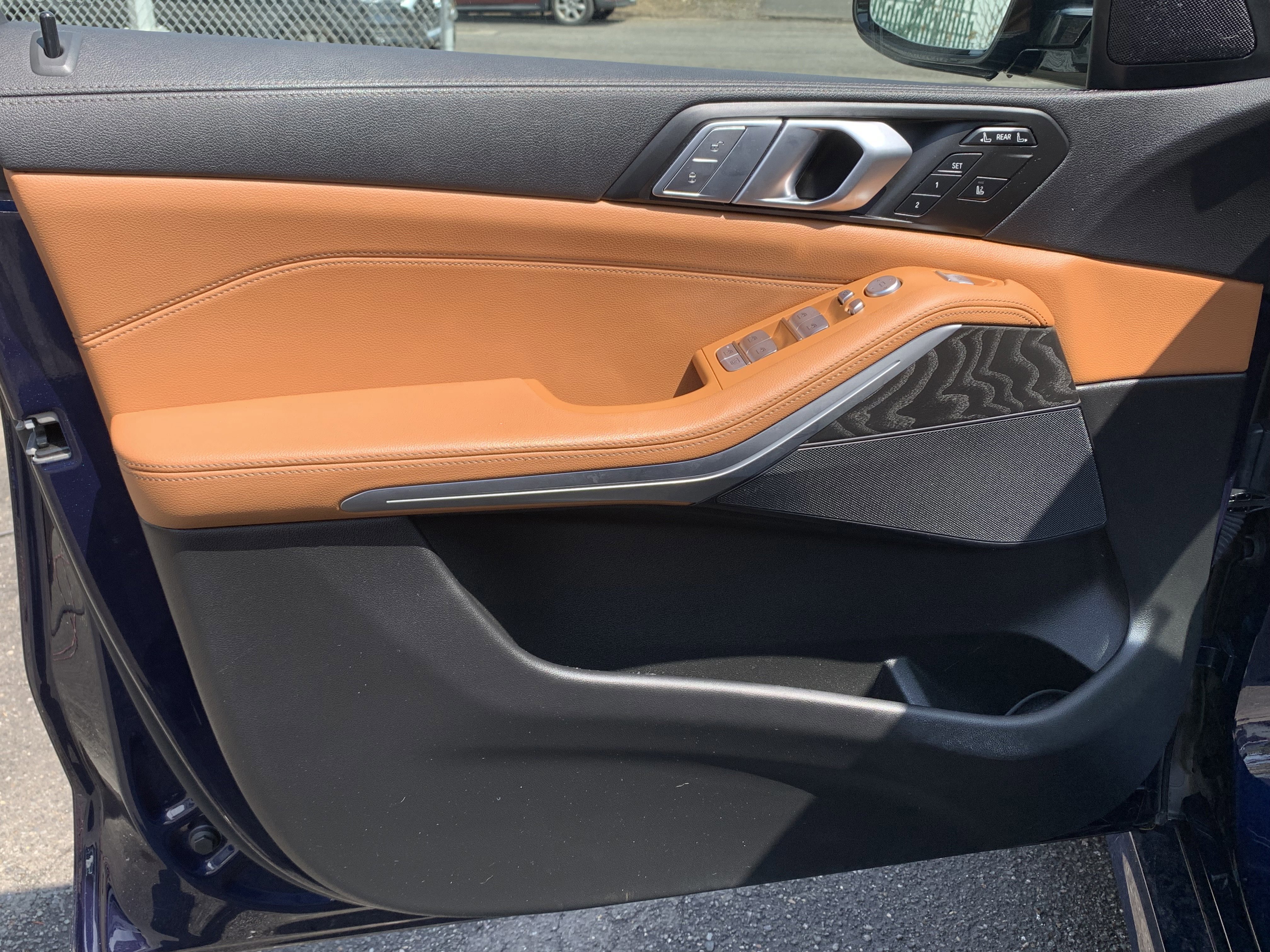 Used 2022 BMW X7 xDrive40i w/ M Sport Package image 21