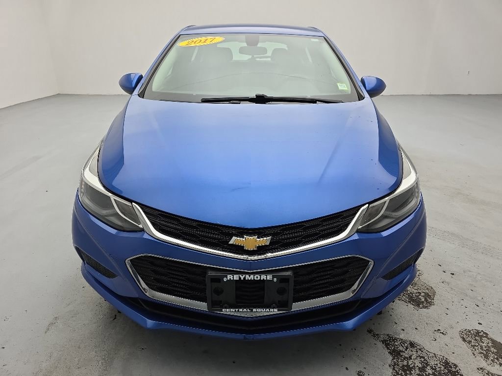 Used 2017 Chevrolet Cruze LT w/ Convenience Package FWD image 4