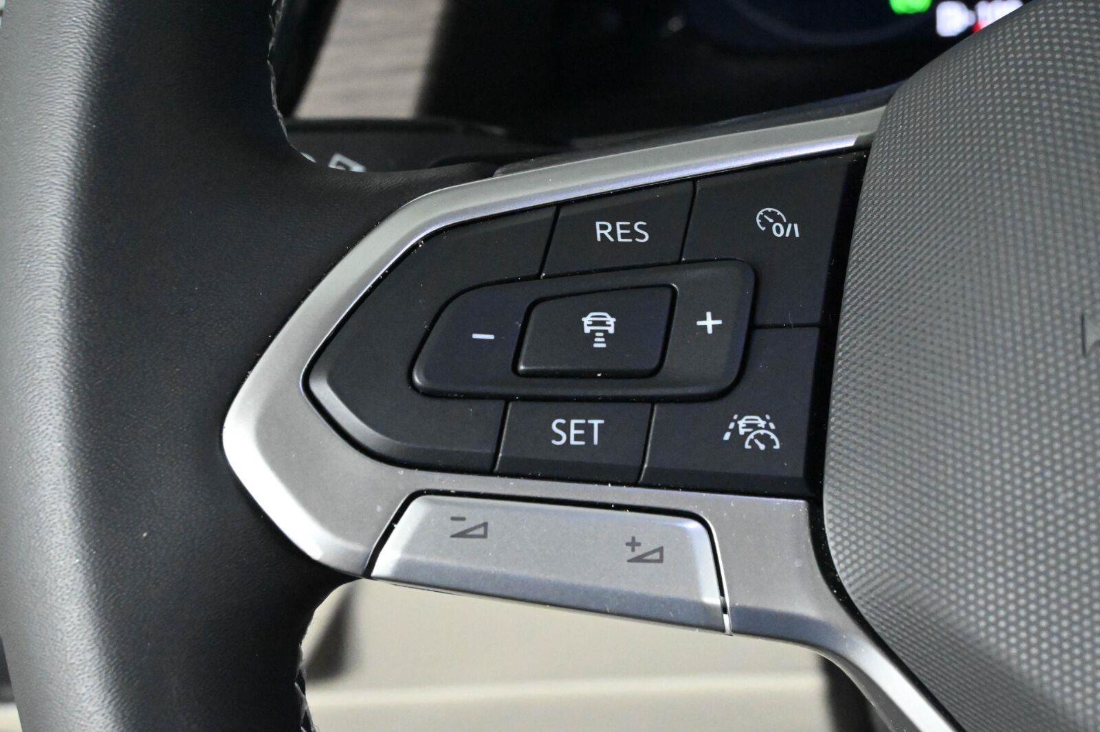 Certified 2025 Volkswagen Atlas SEL AWD/4WD image 24