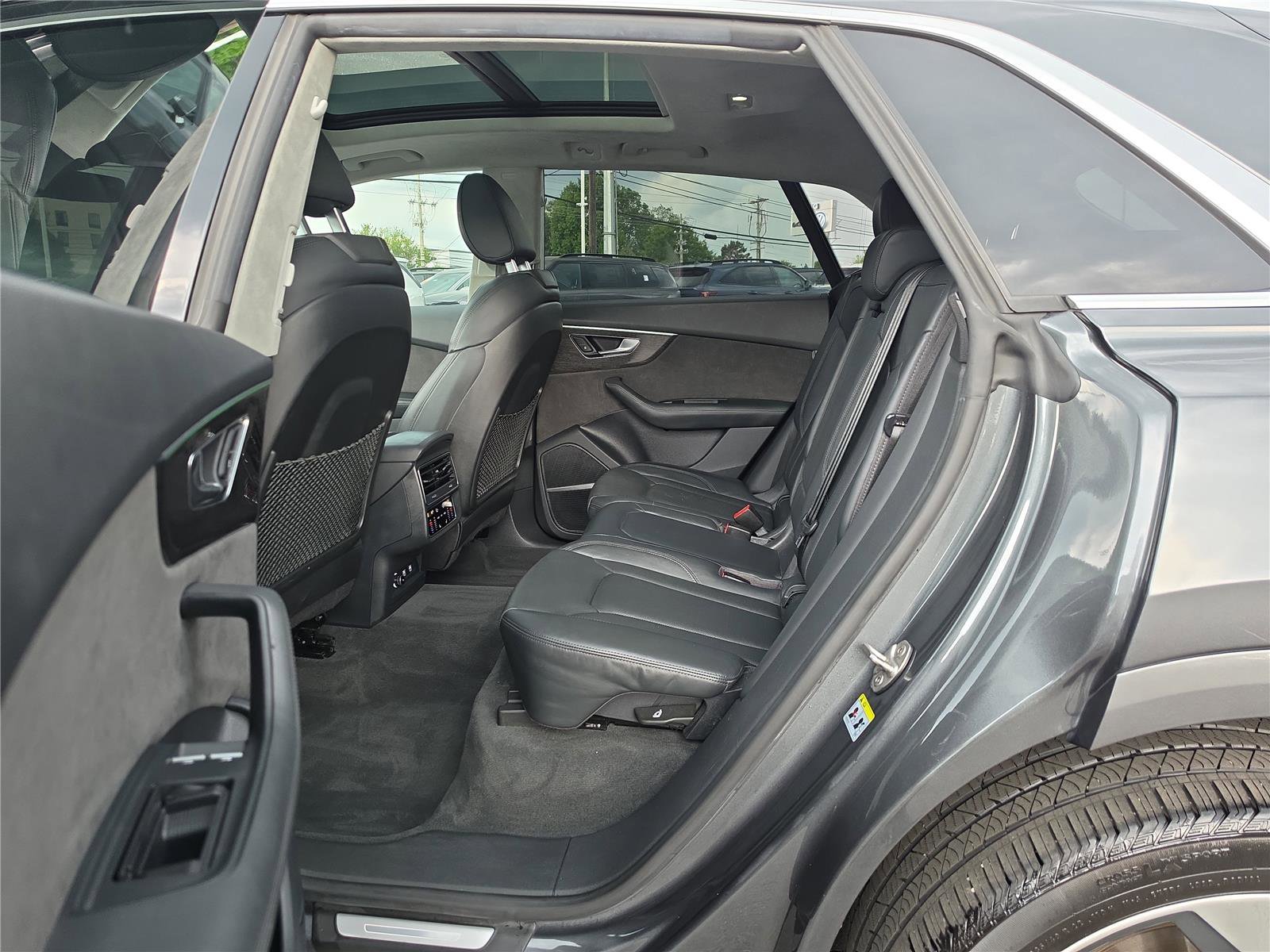 Used 2020 Audi Q8 Prestige w/ Prestige Package AWD/4WD image 24