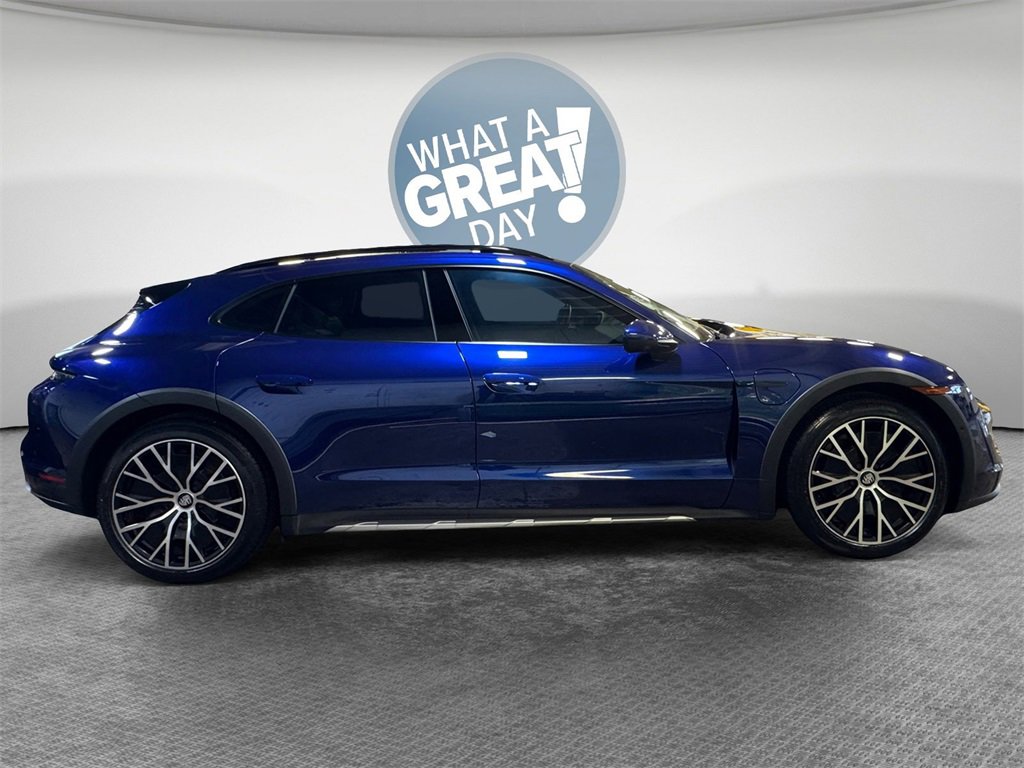 Used 2022 Porsche Taycan 4 Cross Turismo image 2