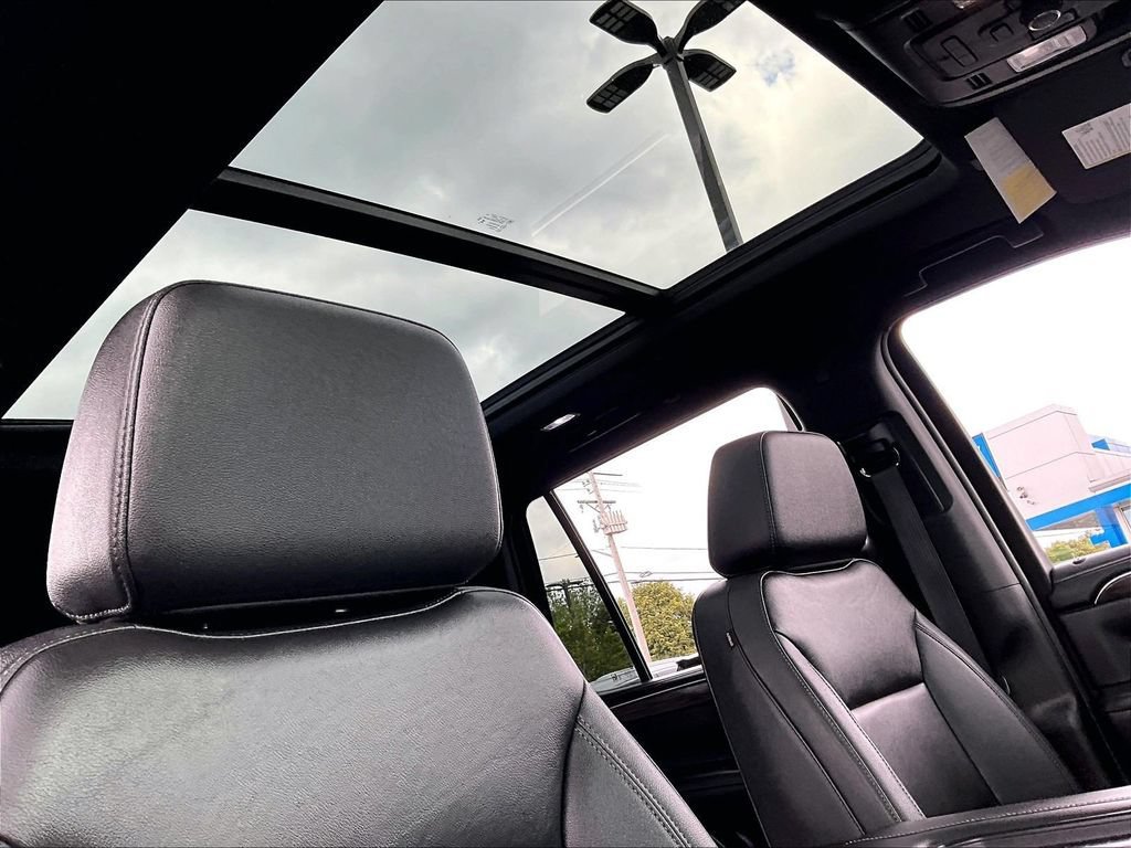 Used 2023 Chevrolet Tahoe Z71 w/ Luxury Package AWD/4WD image 23