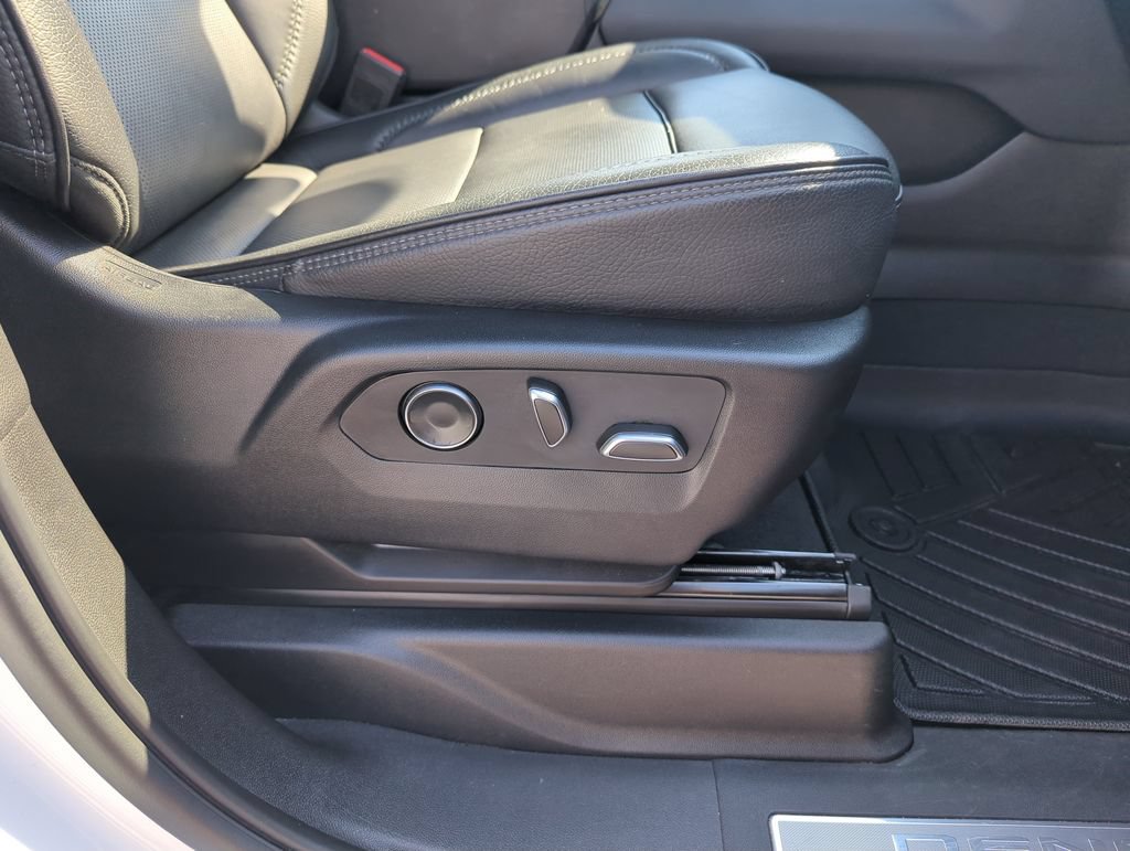 Used 2024 GMC Yukon Denali AWD/4WD image 39