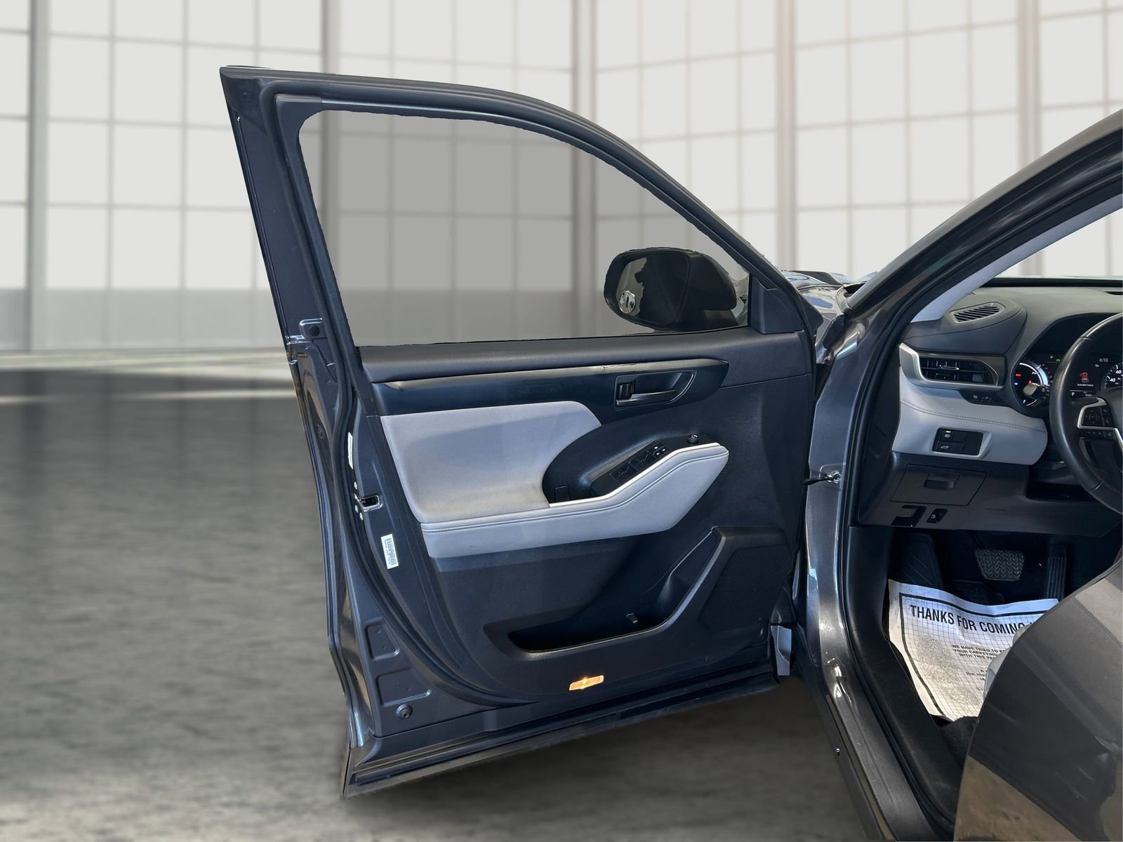 Used 2023 Toyota Highlander LE AWD/4WD image 18