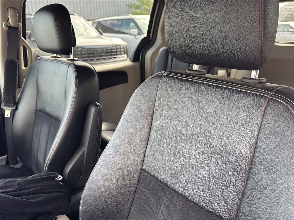 Used 2019 Dodge Grand Caravan SXT FWD image 18