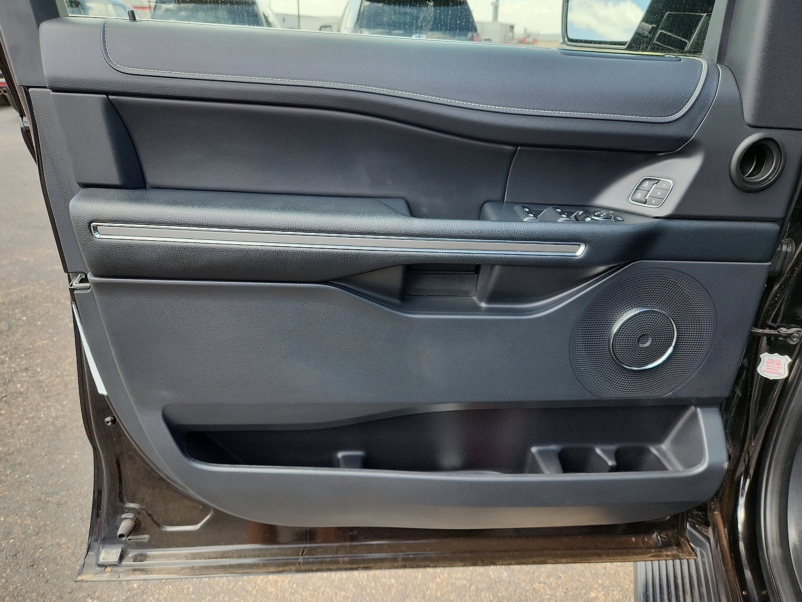 Used 2024 Ford Expedition XLT image 9