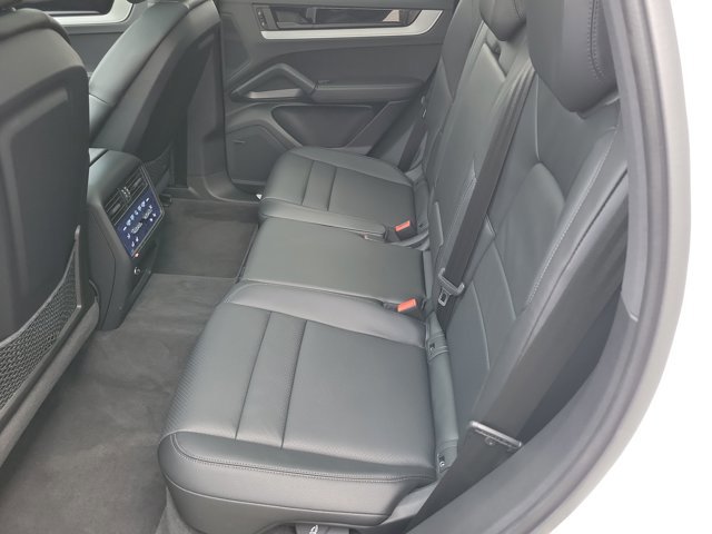 Certified 2024 Porsche Cayenne image 17