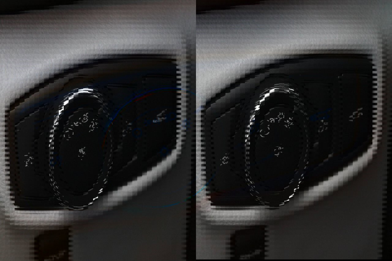 Used 2018 Lincoln MKX Reserve w/ Enhanced Security Package image 27