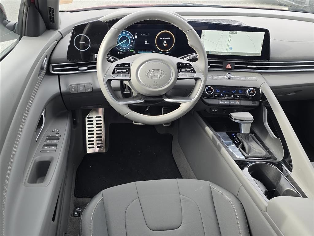 Used 2025 Hyundai Elantra SEL image 11