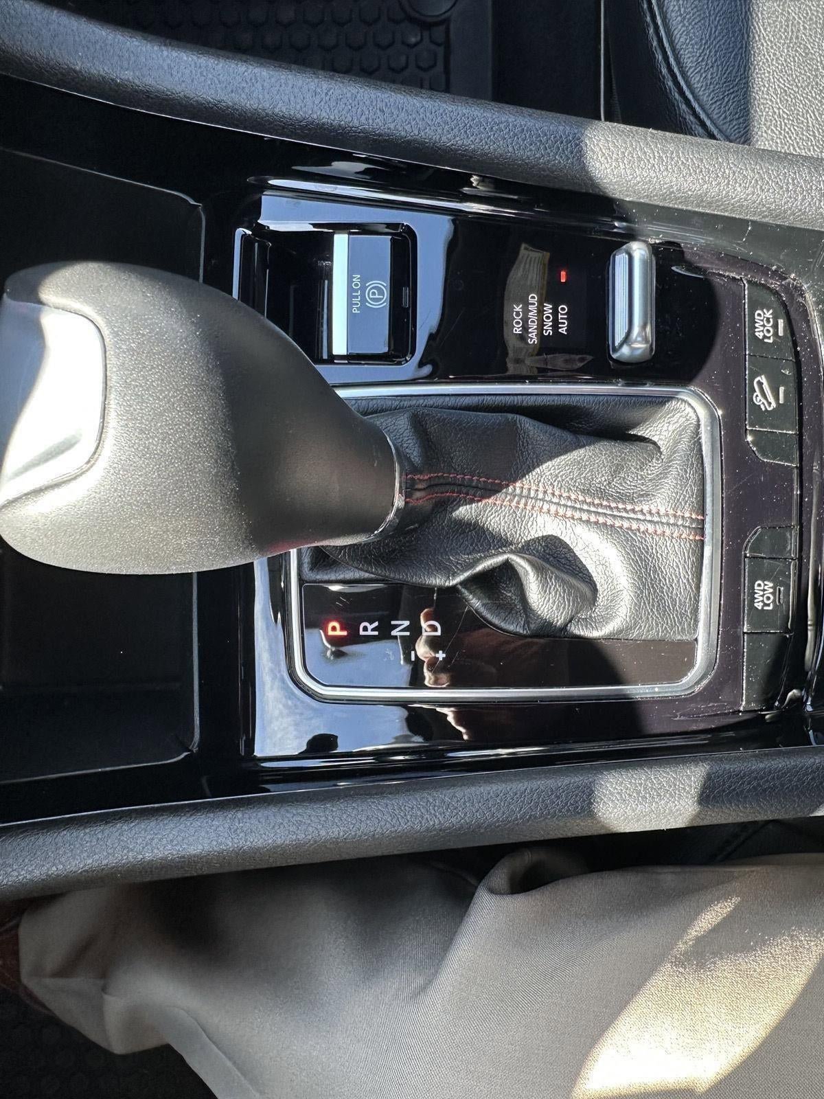 Used 2025 Jeep Compass Trailhawk image 28