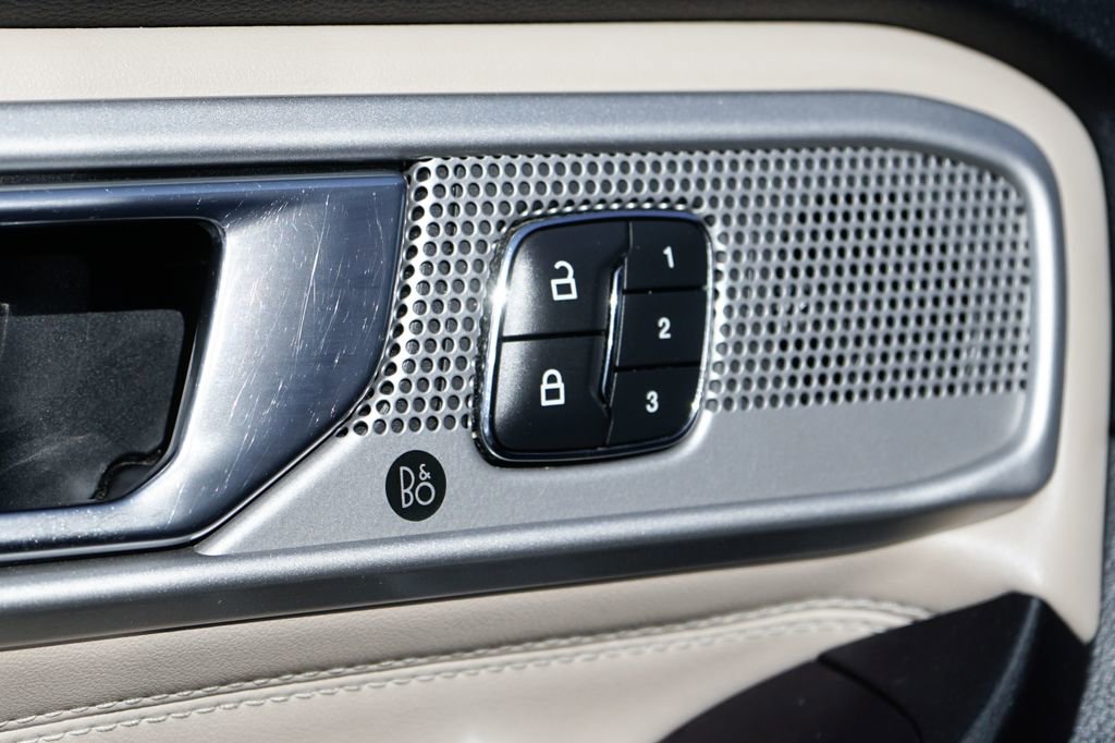 Used 2020 Ford Explorer Limited image 18