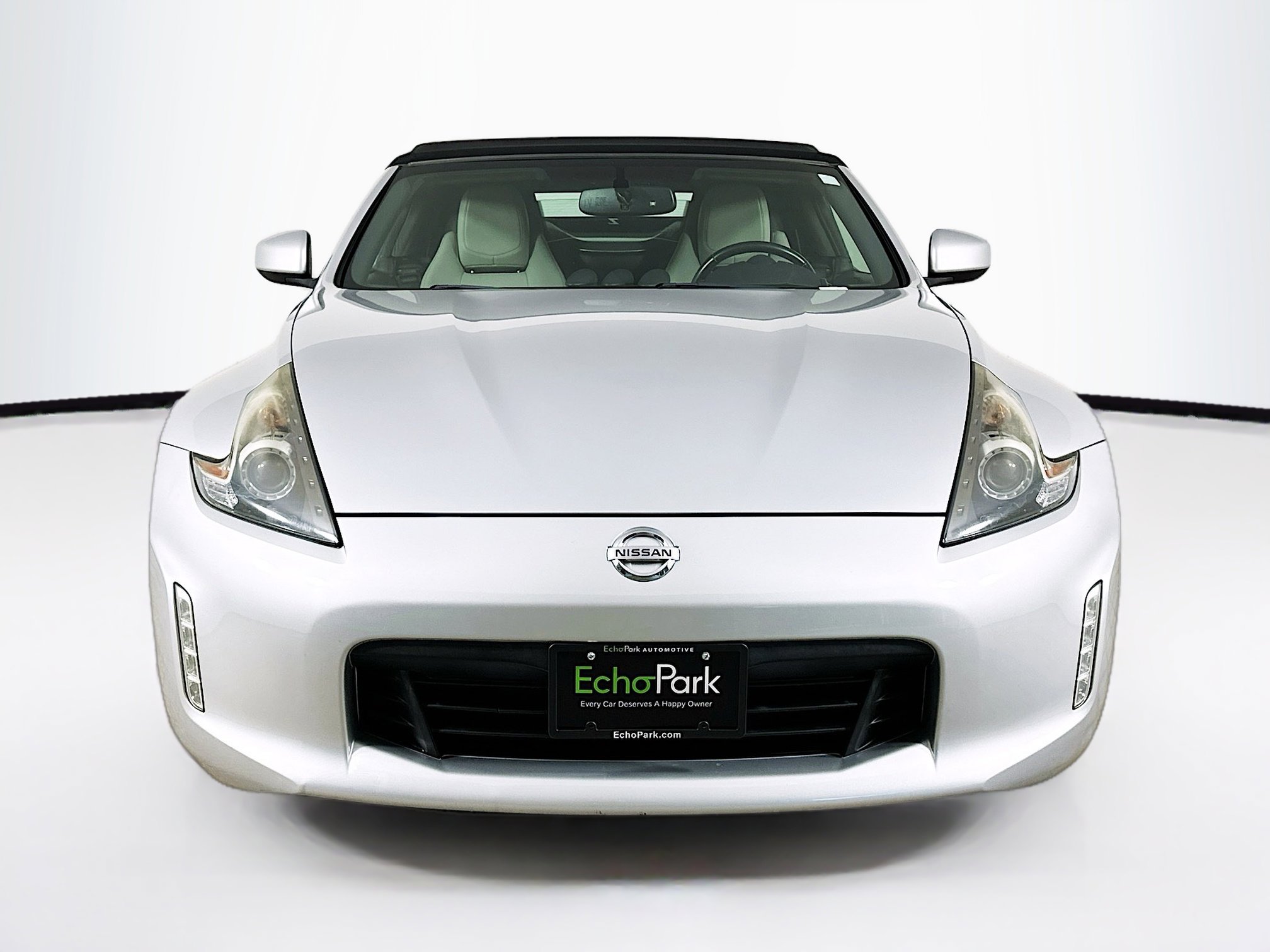 Used 2018 Nissan 370Z Touring Sport image 2