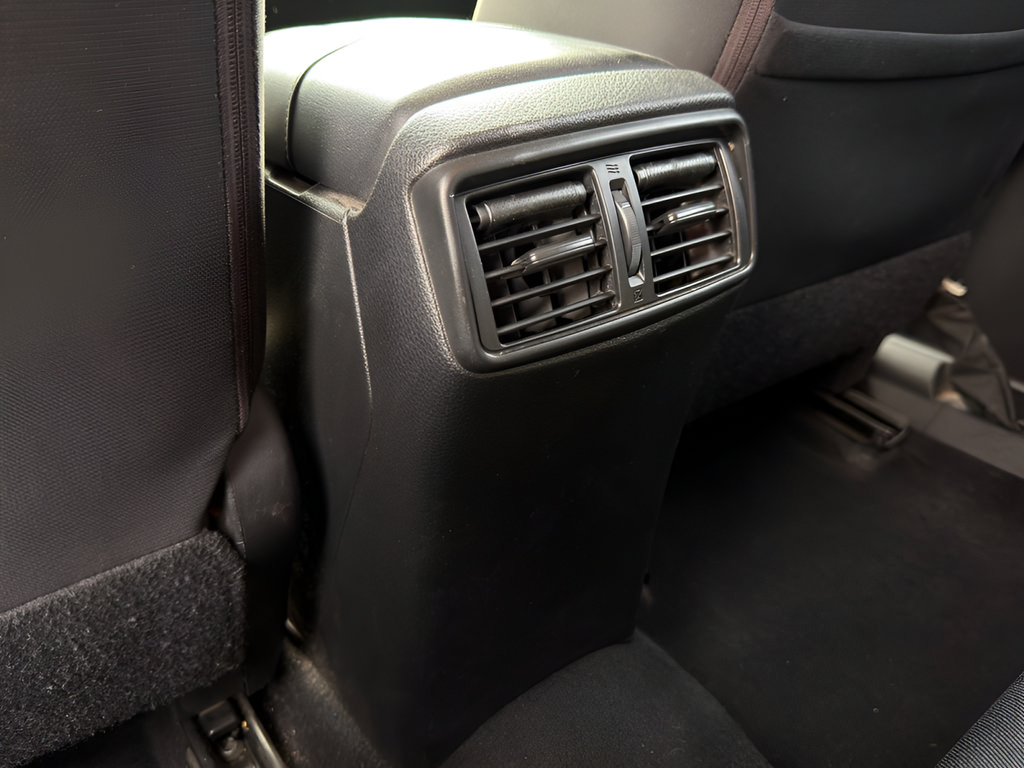 Used 2018 Nissan Rogue Sport SV FWD image 23