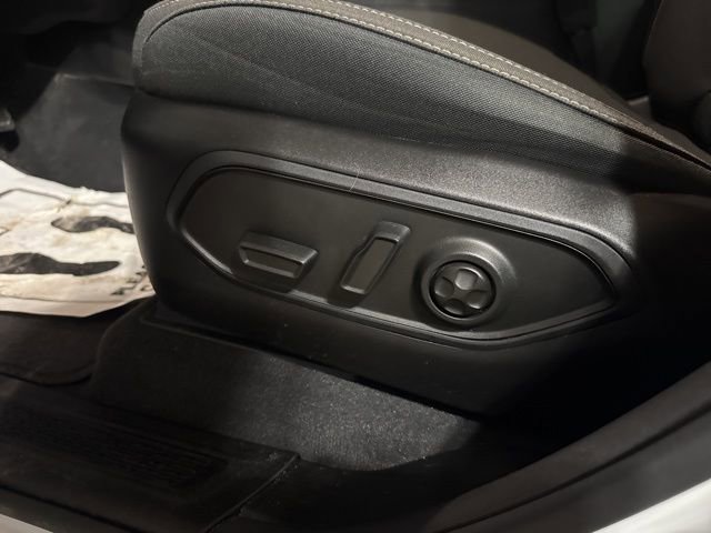Used 2025 Jeep Grand Cherokee Laredo w/ Trailer Tow Package image 3