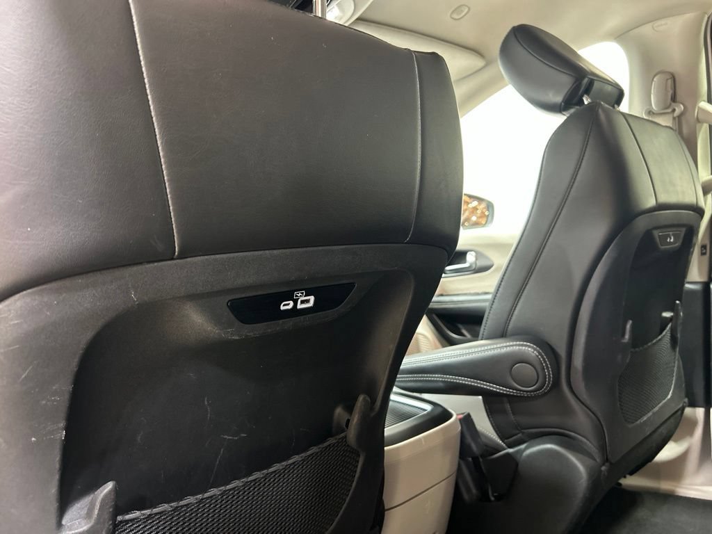 Certified 2023 Chrysler Pacifica Touring-L FWD image 23