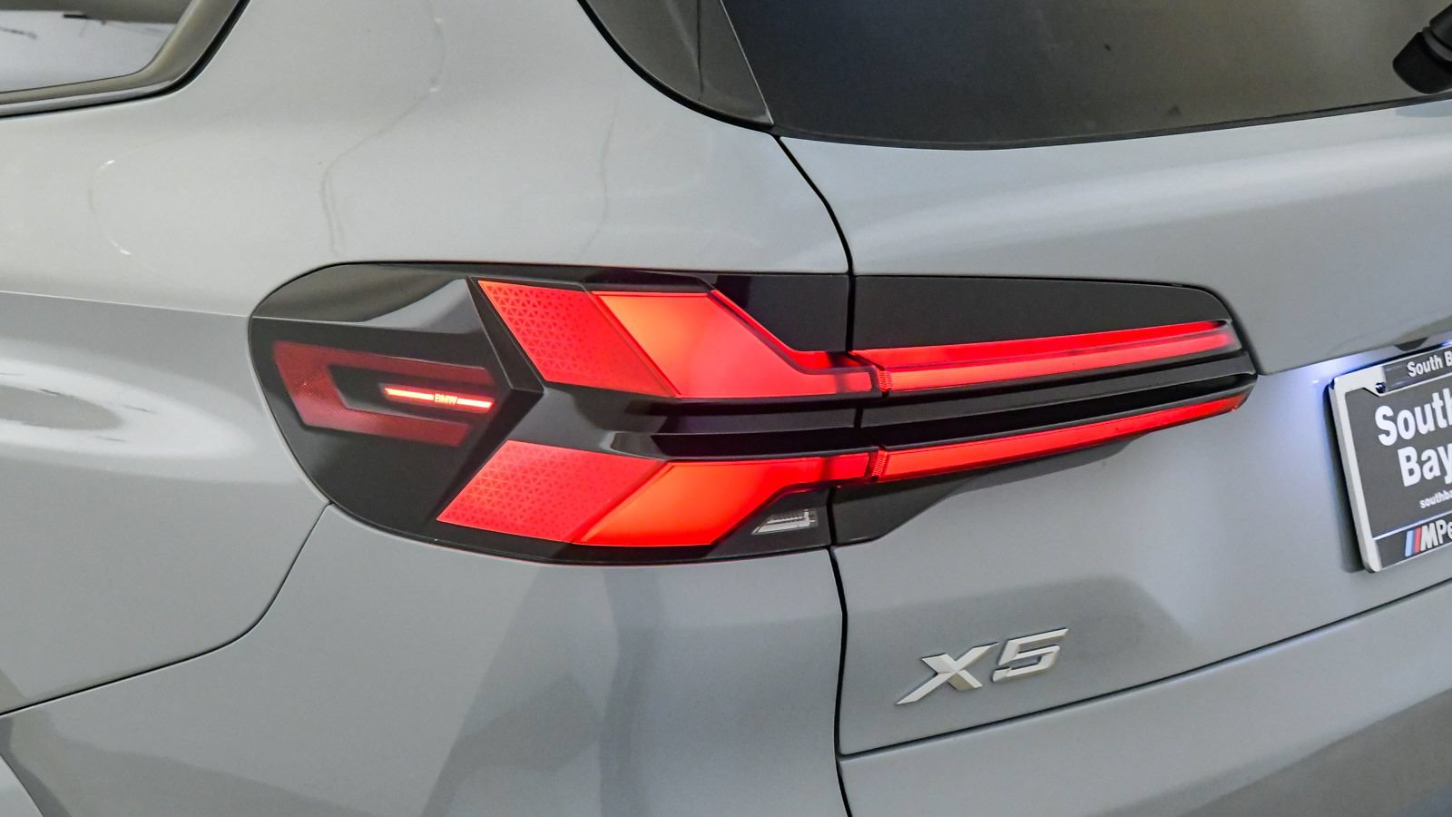 New 2026 BMW X5 xDrive50e w/ M Sport Package AWD/4WD image 12