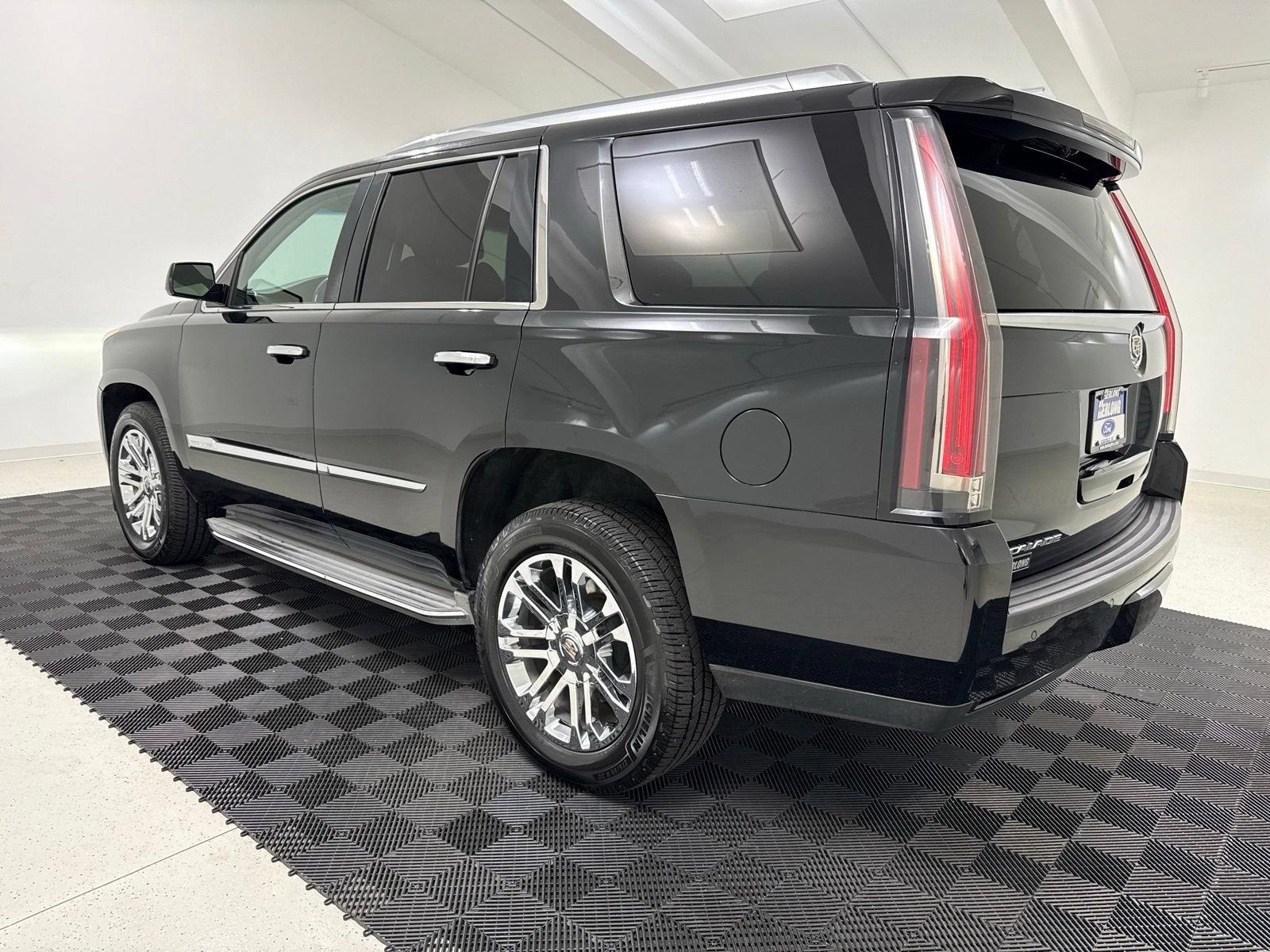 Used 2015 Cadillac Escalade 4WD image 4