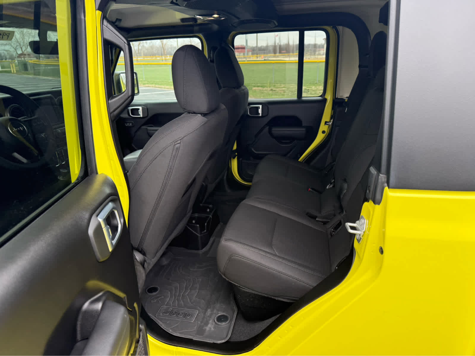 Used 2023 Jeep Gladiator Sport AWD/4WD image 11