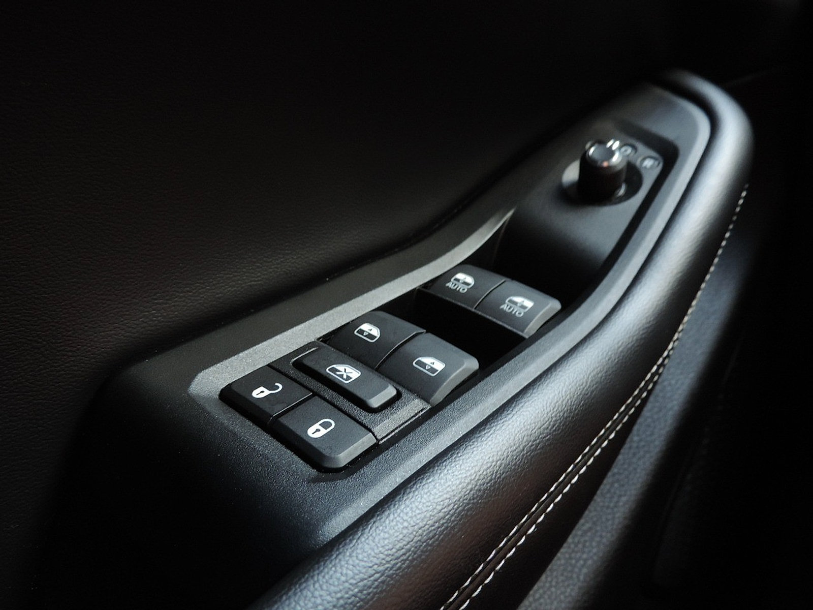 Used 2025 Jeep Grand Cherokee L Laredo RWD image 24