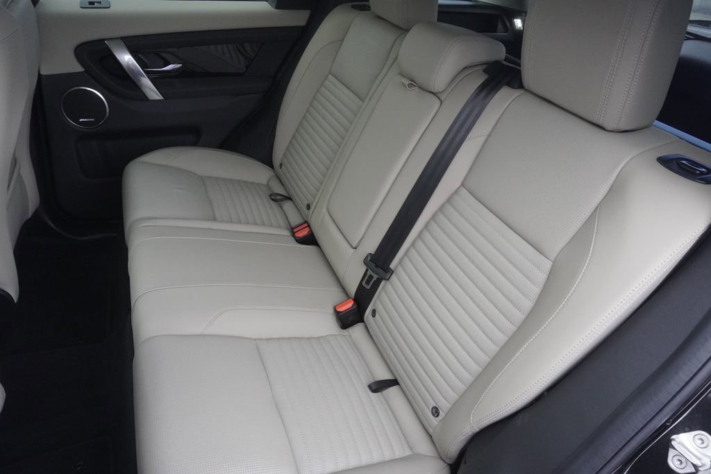 Used 2025 Land Rover Discovery Sport S image 30