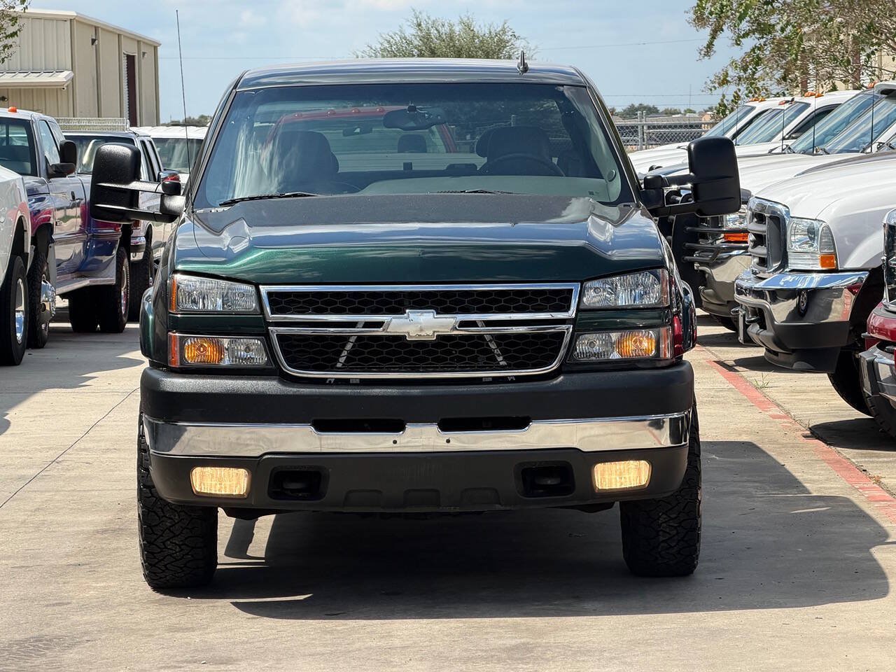 Used 2006 Chevrolet Silverado 2500 LT w/ Heavy-Duty Power Package AWD/4WD image 26