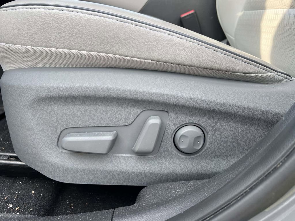 Used 2019 Hyundai Kona Limited w/ Cargo Package image 18