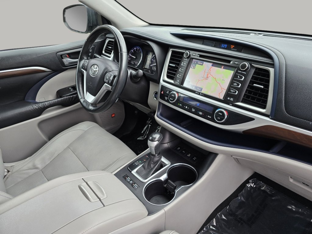 Used 2015 Toyota Highlander Limited AWD/4WD image 31