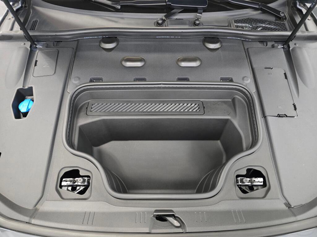 New 2025 Audi A6 e-tron Premium image 9