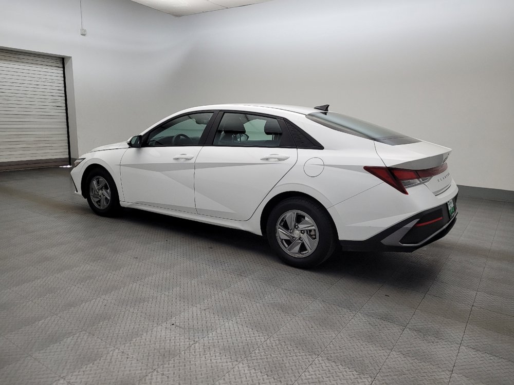 Used 2024 Hyundai Elantra SE FWD image 3