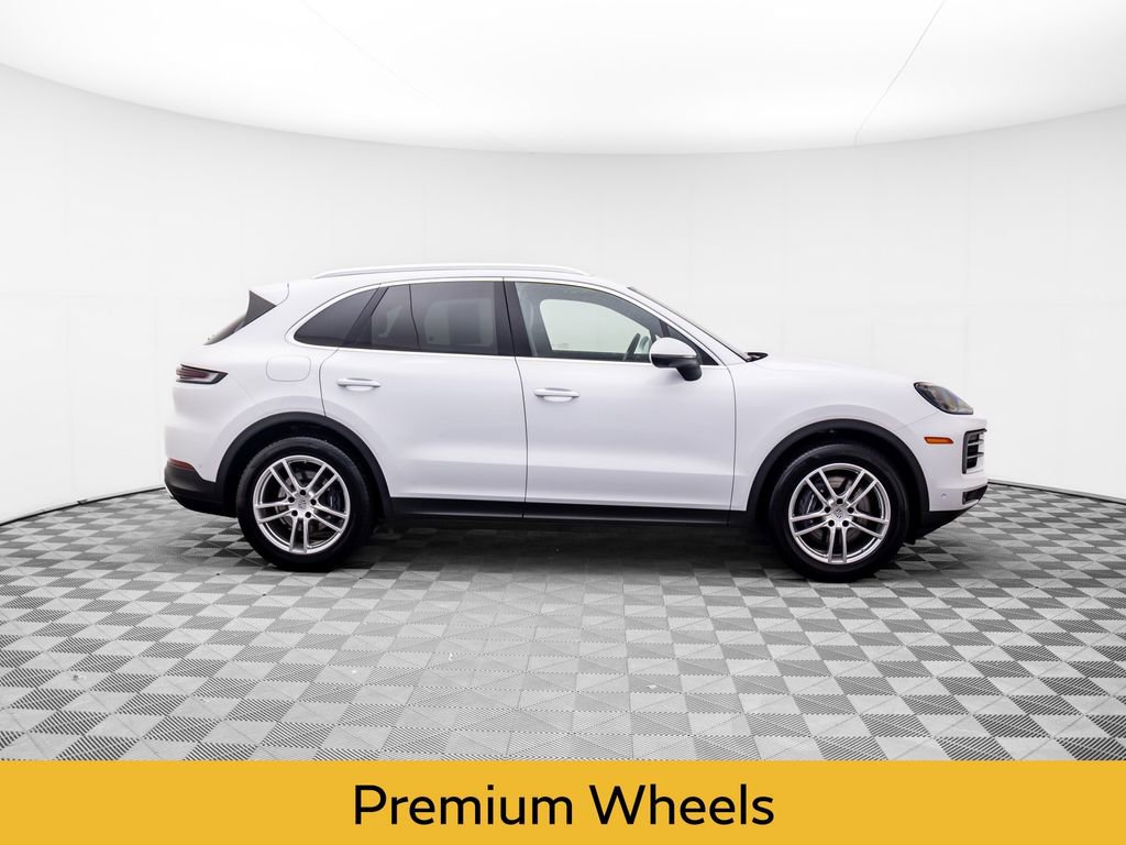 Used 2024 Porsche Cayenne image 6