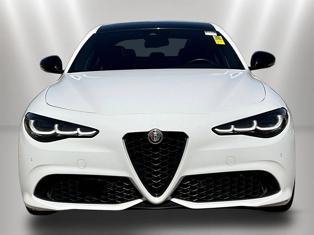 Used 2024 Alfa Romeo Giulia Veloce AWD/4WD image 2