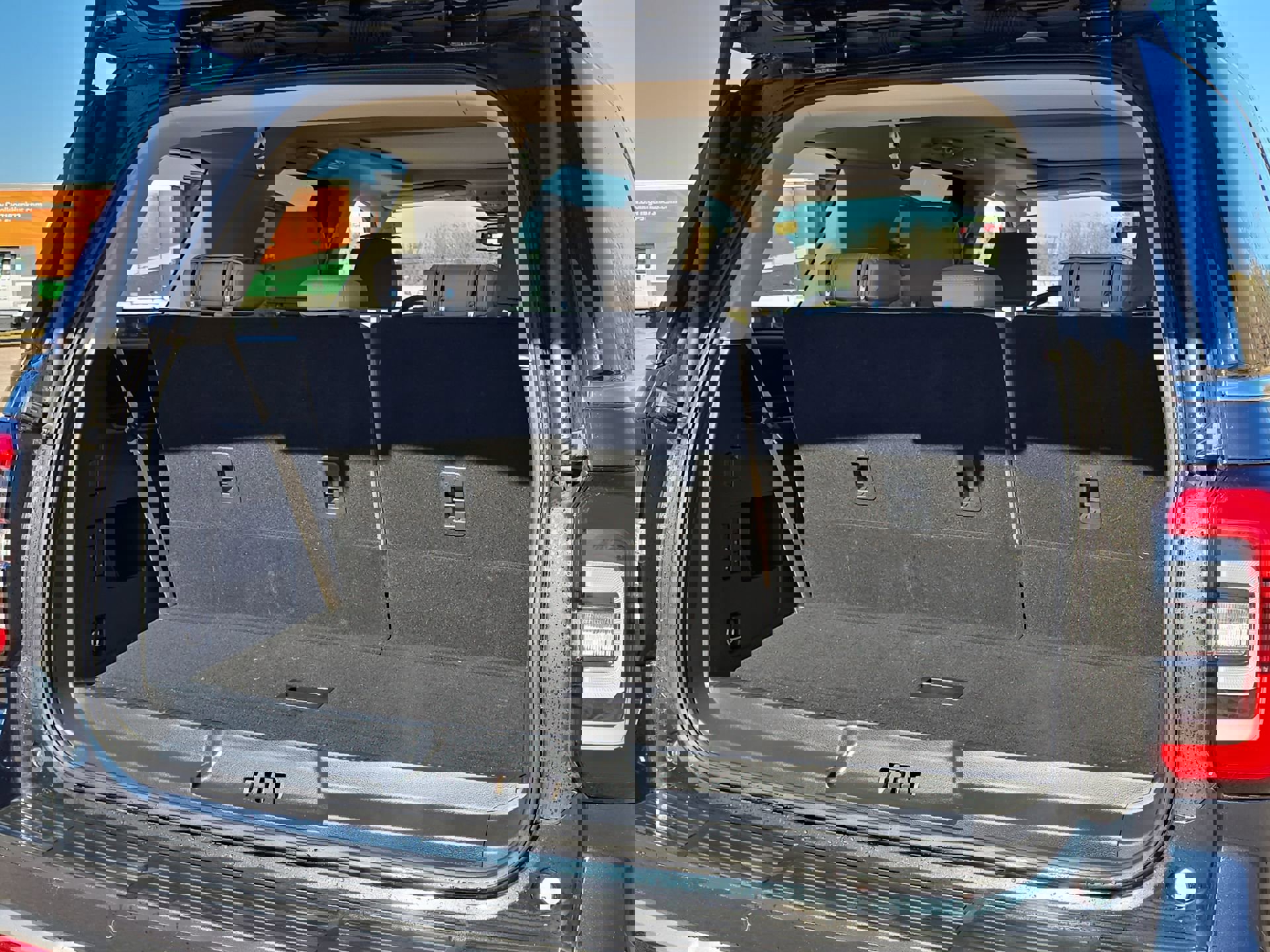 Used 2022 Ford Expedition Limited image 25