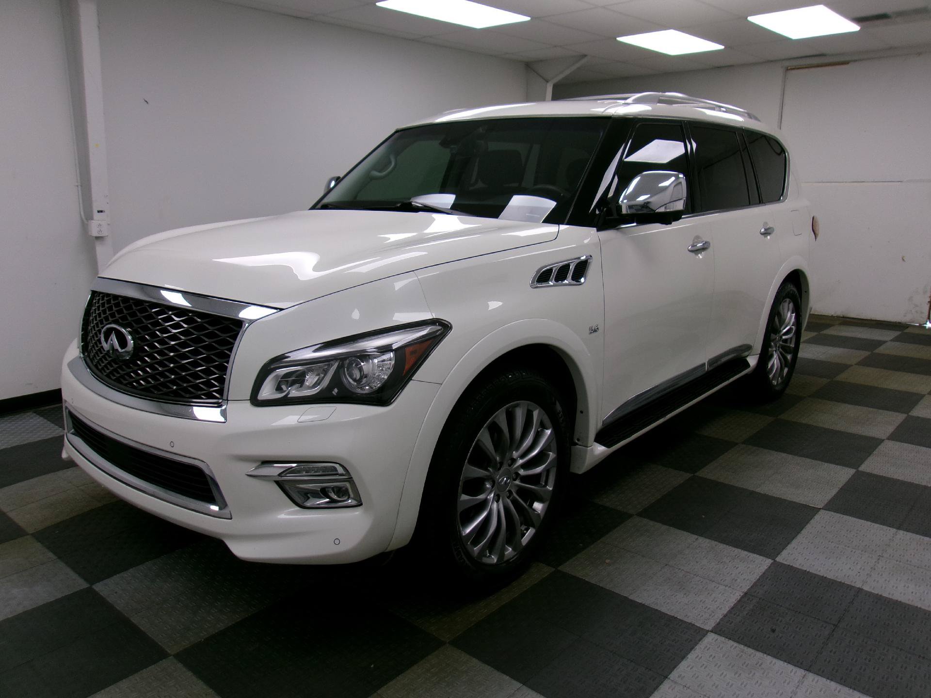 Used 2016 INFINITI QX80 4WD w/ Deluxe Technology Package image 1