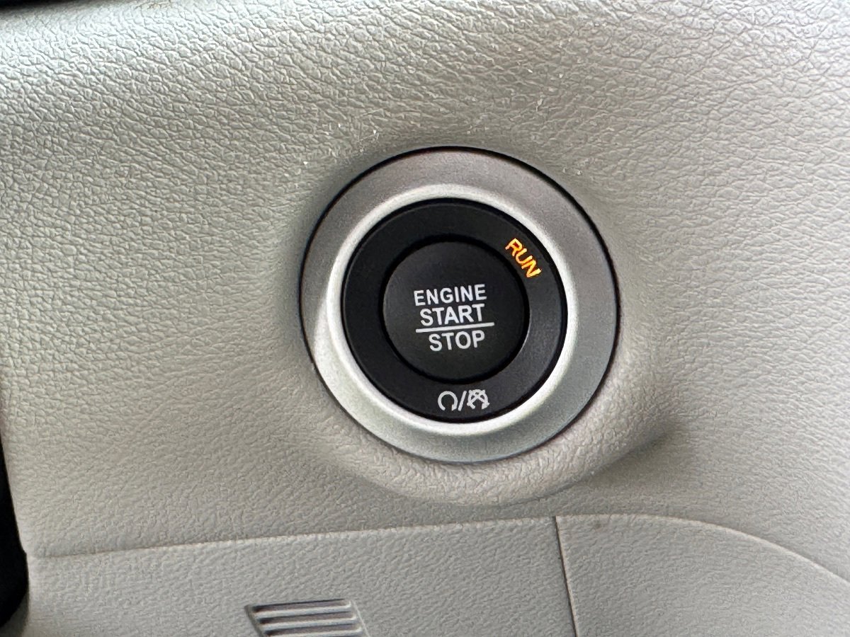Used 2023 Chrysler Pacifica Touring-L FWD image 34