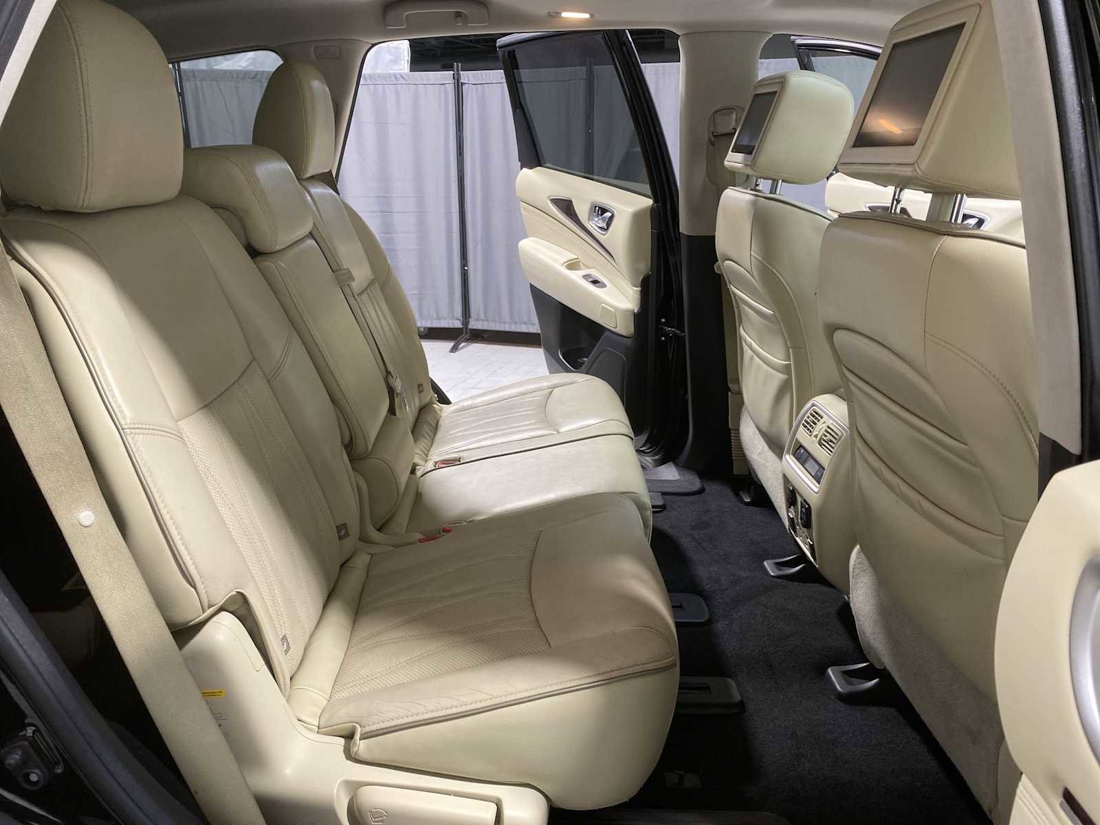 Used 2017 INFINITI QX60 FWD w/ Deluxe Technology Package image 13