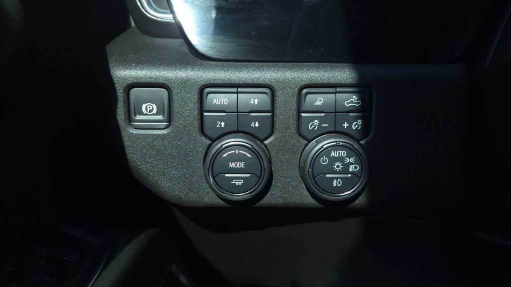 Used 2024 Chevrolet Silverado 1500 LTZ image 33