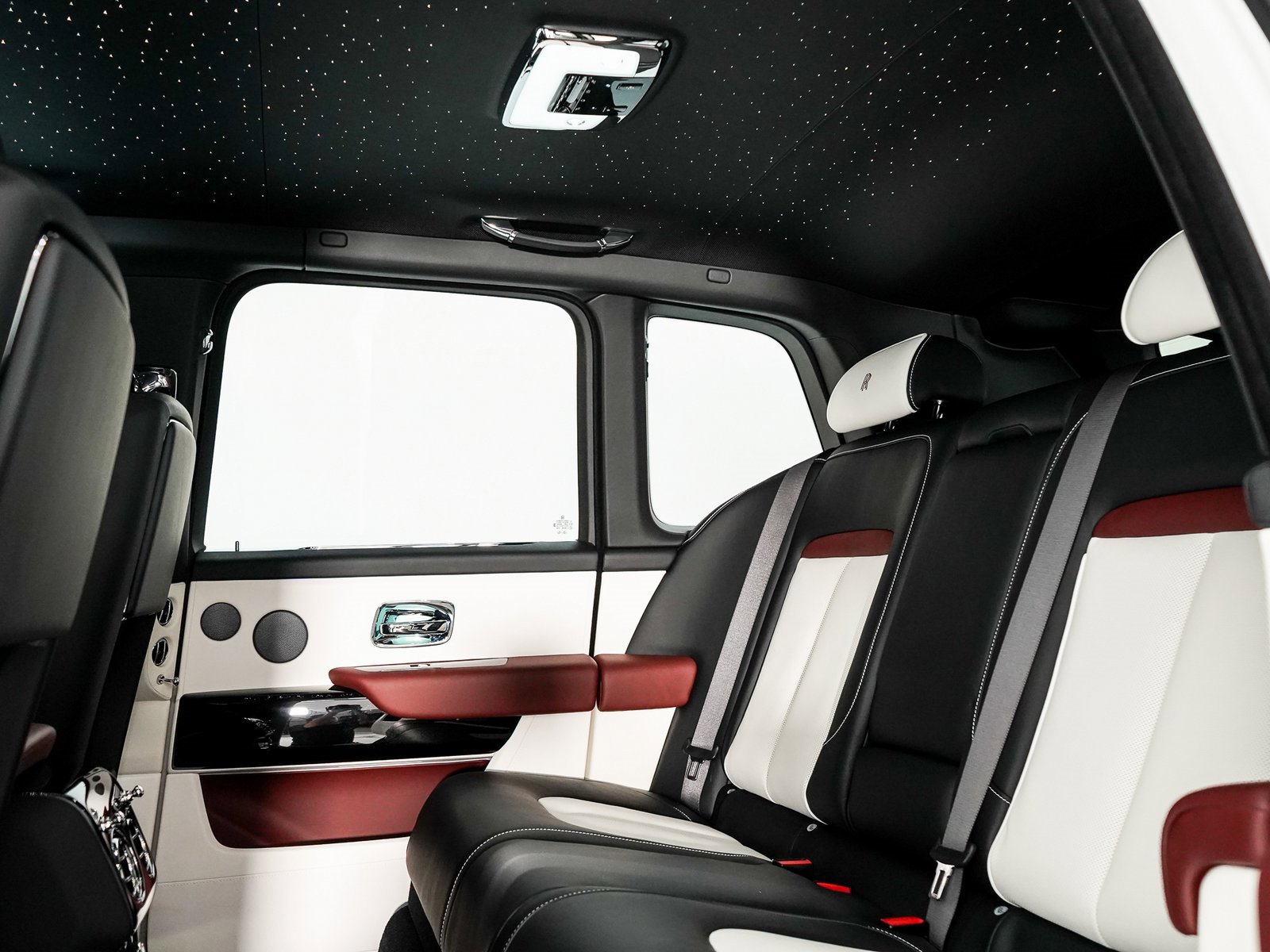 Certified 2025 Rolls-Royce Cullinan image 29