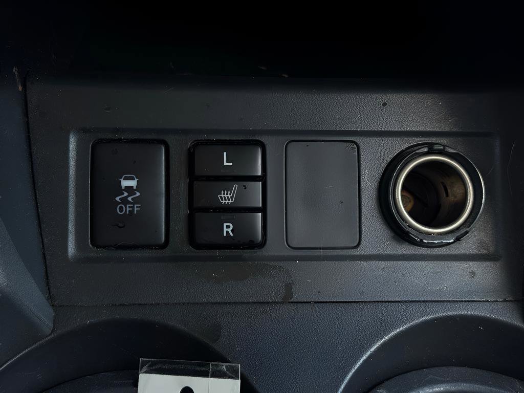 Used 2011 Toyota RAV4 Limited AWD/4WD image 32