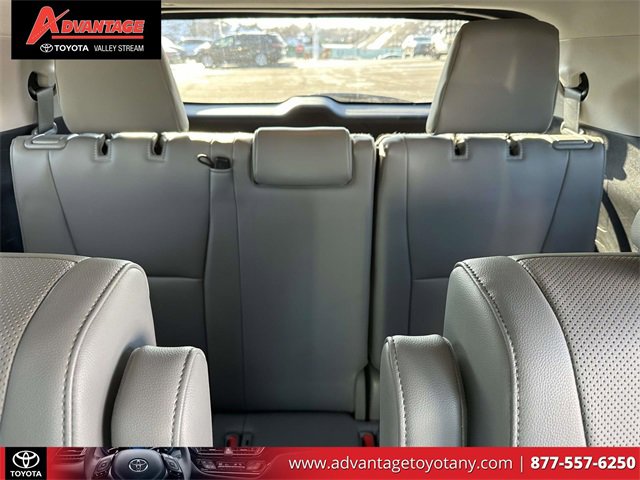 Used 2023 Toyota Highlander Limited image 13